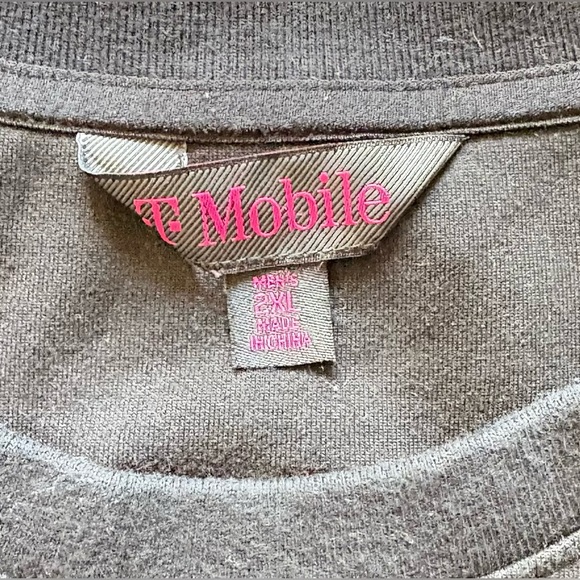 T Mobile Employee Pullover Side Pocket Crewneck Size 2XL Black / Pink - Picture 4 of 5